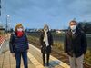 Elke Kraut-Kleinschmidt, Beate Kretzschmar und Philipp Hagemann am Bahnhof Roxel (v. links)